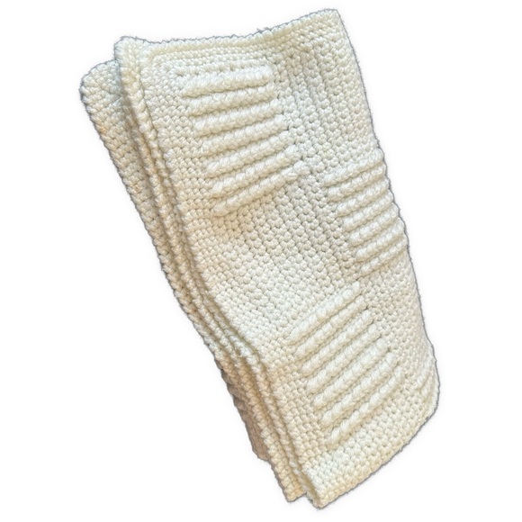 Gorgeous vintage baby blanket knit hand knit custom vanilla creamy soft blankie - Picture 7 of 7